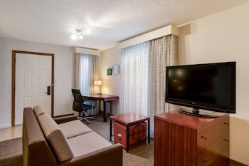 Suite, 1 King Bed, Accessible, Non Smoking (with Sofabed, Full Kitchen)