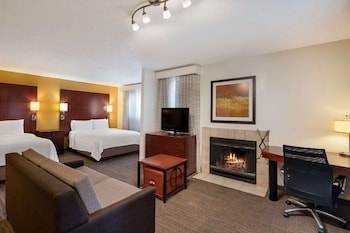 Suite, 2 Queen Beds, Non Smoking (with Sofabed, Full Kitchen)