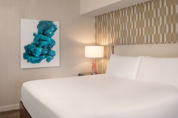 Room, 1 King Bed, City View (Hearing Accessible)