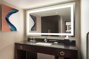 Room, 1 King Bed, City View (Hearing Accessible)