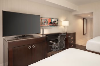 Room, 2 Queen Beds, City View