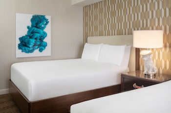 Standard Room, 2 Queen Beds (Mobility/Hearing Access, Roll-In Shwr)