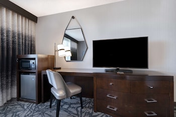 Standard Studio, 1 King Bed