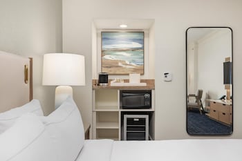 Deluxe Suite, 1 King Bed, Lanai, Resort View