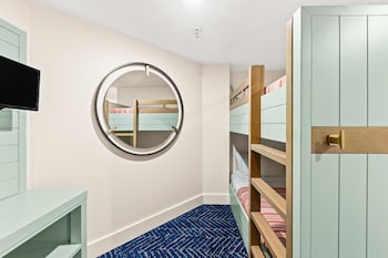 Deluxe Suite, 2 Queen Beds, Beach View