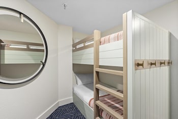 Deluxe Suite, 1 King Bed, Partial View