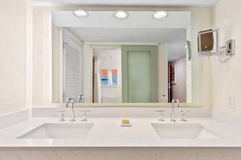 Deluxe Suite, 1 King Bed (1 Bedroom)