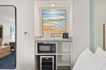 Deluxe Room, 2 Queen Beds, Accessible (Mobility & Hearing, Roll-in Shower)