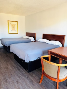 Room, 2 Queen Beds, Smoking