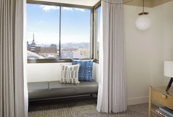 Room, 1 King Bed, City View