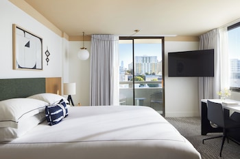 Room, 1 King Bed, Balcony, Corner