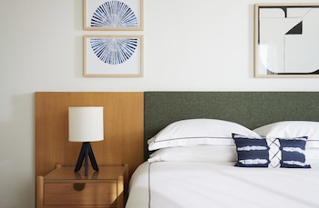 Room (Essential)
