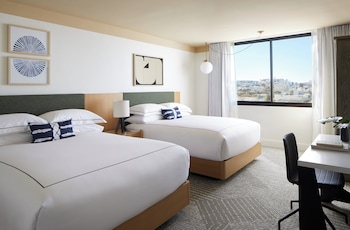 Room, 2 Queen Beds, City View