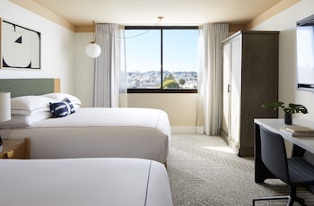 Room, 2 Queen Beds, City View