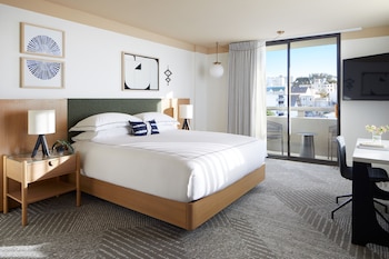 Room, 1 King Bed, Balcony, Corner