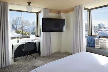 Room, 1 King Bed, Corner (Spa)