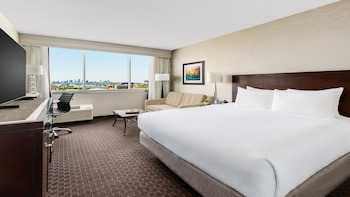 Junior Suite, 1 Queen Bed, Roll-in Shower (Mobility, Roll Shwr)