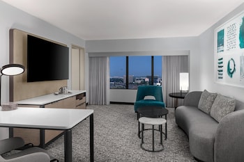 Superior Suite, 1 King Bed, Accessible (Hearing)