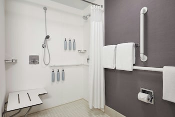 Room, 2 Queen Beds (Mobility/Hearing Access, Roll-in Shwr)