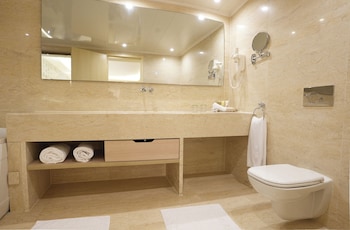 King Bed Super Duplex Suite