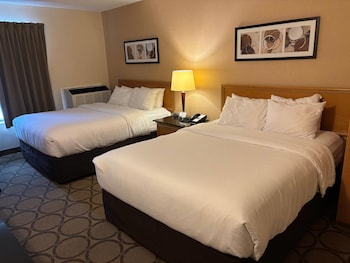 Room, 2 Queen Beds, Non Smoking, Refrigerator (Refrigerator)