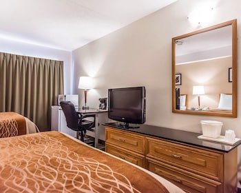 Deluxe Room, 2 Queen Beds, Refrigerator & Microwave, Ground Floor