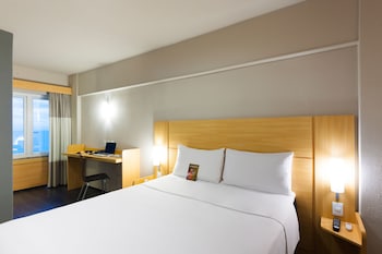 Double room with partial sea view - queen-size bed