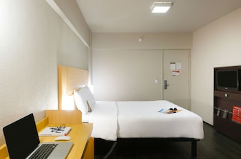 Standard Room, 1 Queen Bed