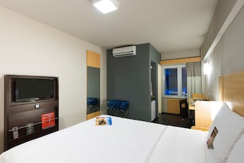 Executive Double partial Sea View apartment with Queen-Size Bed