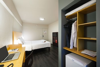 Double room with partial sea view - queen-size bed