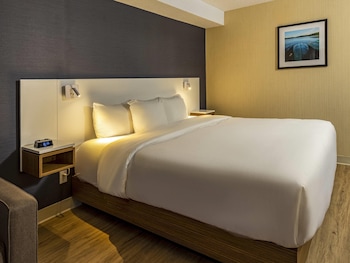 Room, 1 King Bed with Sofa bed, Non Smoking