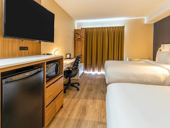 Room 2 Queen Beds, 1st Floor