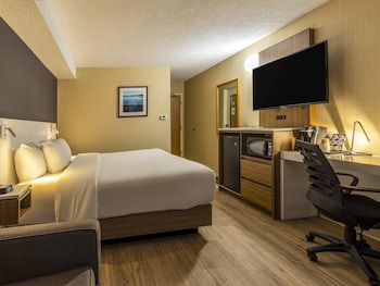 Room 1 King Bed, 1st Floor