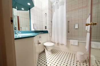 Standard Room, 1 Queen Bed