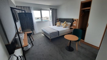 Standard Room, 1 Queen Bed, Sea View