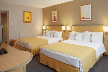 Standard Room, 2 Double Beds, City View (High Floor)