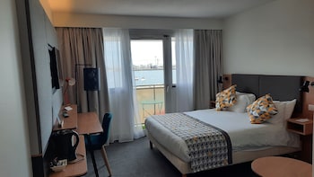 Standard Room, 1 Queen Bed, Sea View