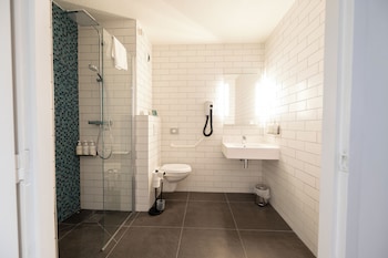Standard Room, 1 Queen Bed, Accessible