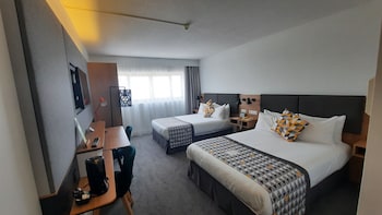 Standard Room, 2 Double Beds, City View (High Floor)