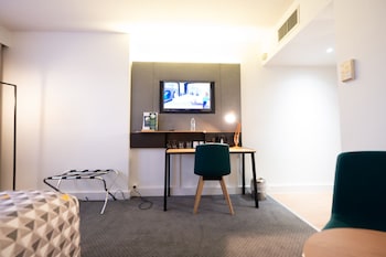Standard Room, 1 Queen Bed, City View