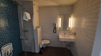Standard Room, 1 Queen Bed, Accessible