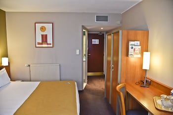 Standard Room, 1 Queen Bed