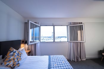 Standard Room, 2 Double Beds, City View (High Floor)