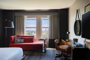 Room, 1 King Bed, Park View (Hearing Accessible)