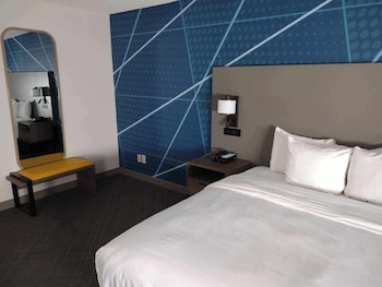 Suite, 1 King Bed, Non Smoking