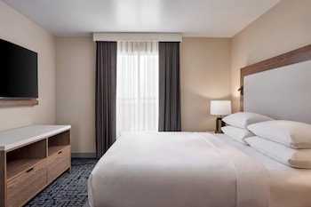 Traditional Room, 1 Queen Bed (Mobility Accessible, Roll-In Shower)