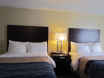 Standard Room, 2 Double Beds, Non Smoking, Ground Floor