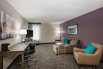 Suite, 1 King Bed, Non Smoking