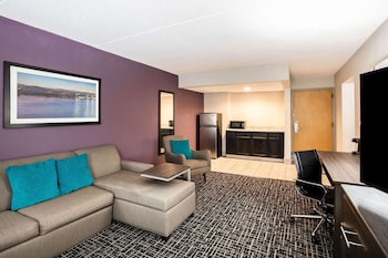 Suite, 1 King Bed, Non Smoking