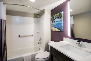 Suite, 1 King Bed, Non Smoking